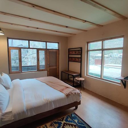 La Hault Hotel Sissu Kültér fotó