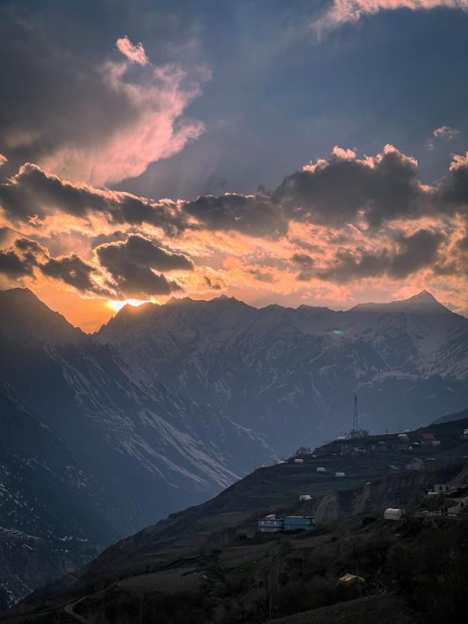 La Hault Hotel Sissu Kültér fotó